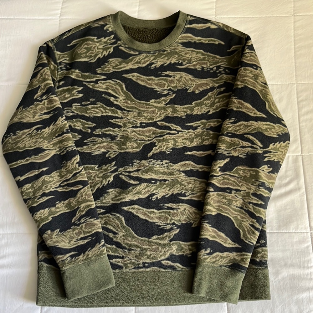 Reversible crewneck